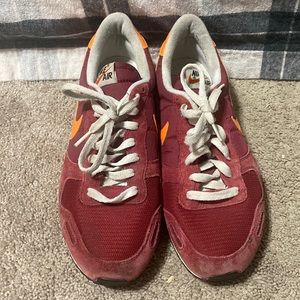 VT men’s 10/10.5 Nike